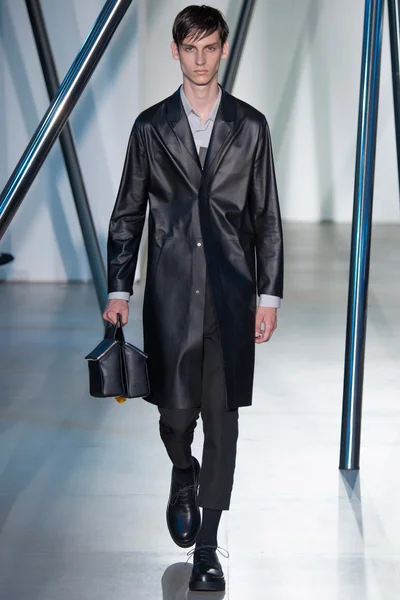 Look 25